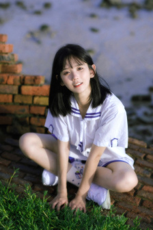 公交车上两个人一前一后攻击